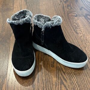 Dolce Vita Women’s Black Suede Fur-Lined Ankle Boots Size 6.5